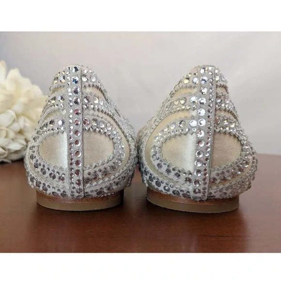 Badgley Mischka GORGEOUS Gigi Crystal Pointed Toe Ivory Flats-10 - Picture 7 of 10